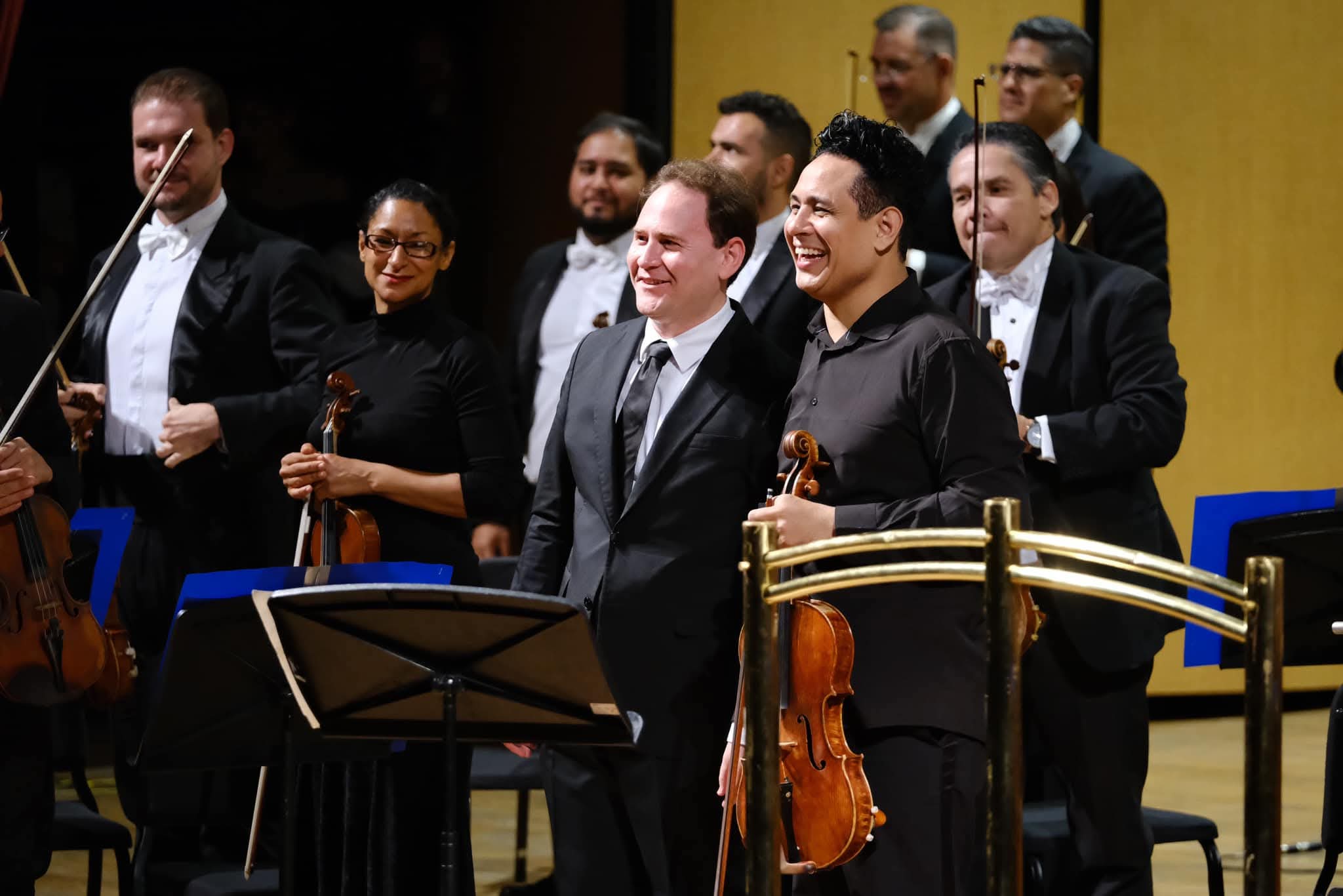 CEO con músico internacional