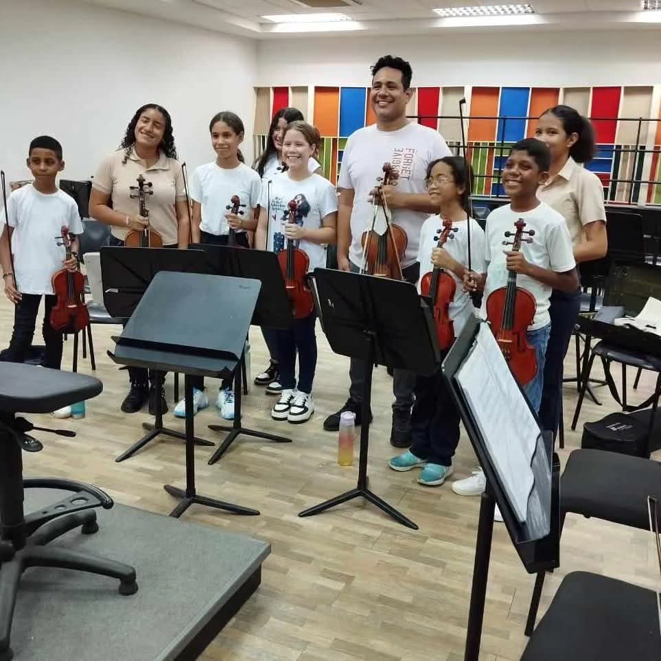 CEO con músico internacional