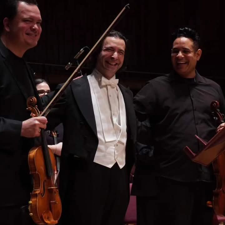 CEO con músico internacional